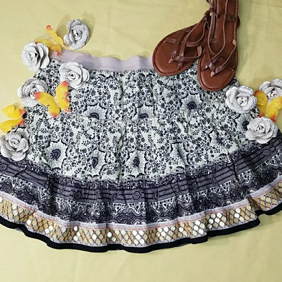 Free People Dresses & Skirts - FREE PEOPLE Yellow floral sequin mid-length skirt
